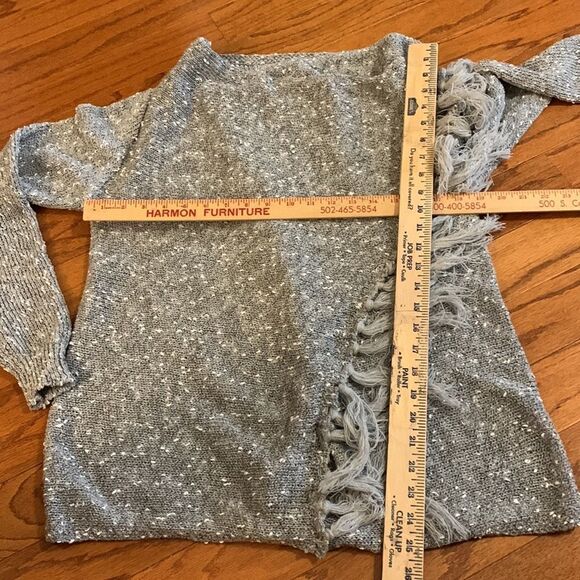 Ceasikery Size Large pull over sweater with tassel details - Picture 2 of 6